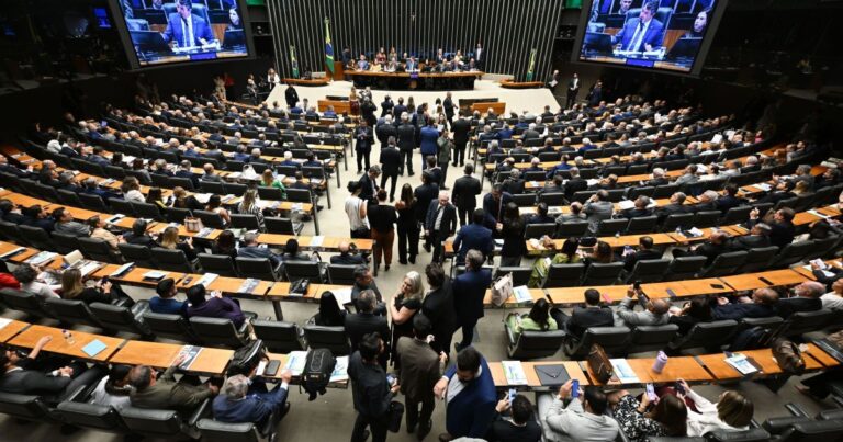 Câmara aprova MP do piso de frete com perdão a multas de 2022