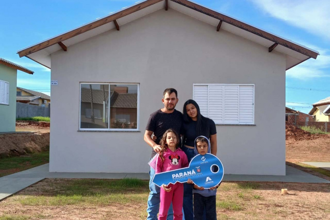 Tapira finaliza entrega de residencial com 100% das casas subsidiadas