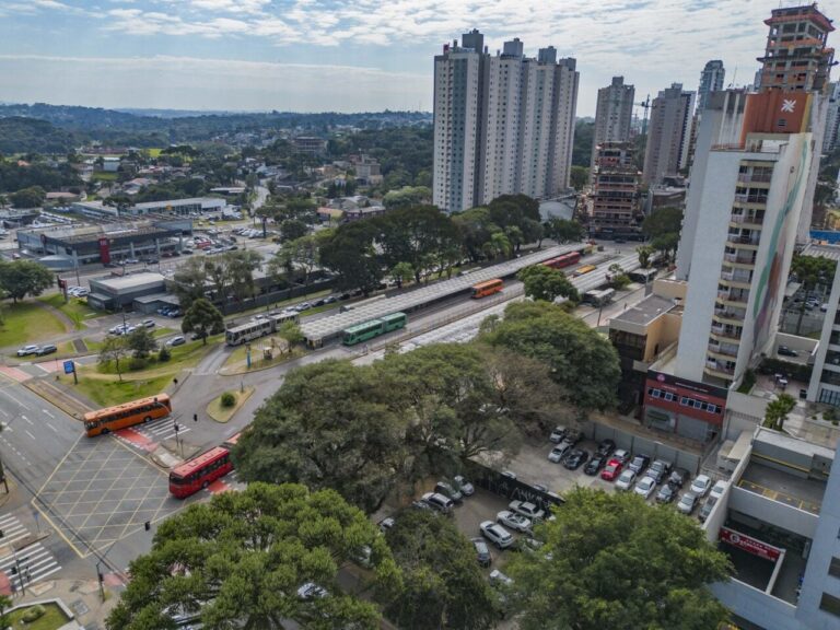 Campina do Siqueira e Centro Cívico lideram valorização imobiliária em Curitiba