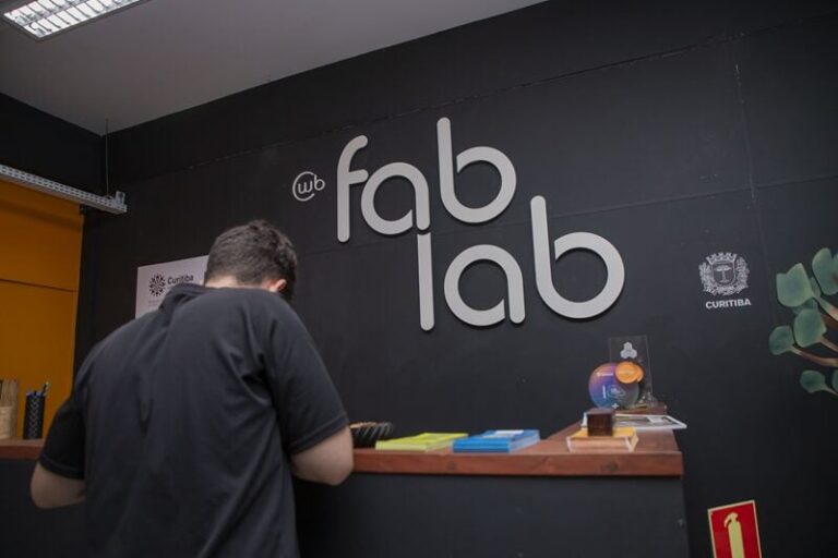 Robótica móvel industrial é tema de encontro maker em Curitiba