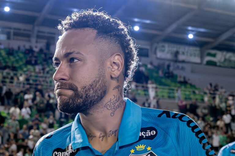 Neymar marca dois gols, mas Santos empata com Chapecoense