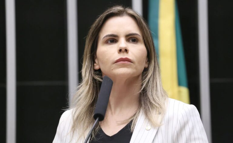 Justiça determina que PSOL retire postagem sobre deputada