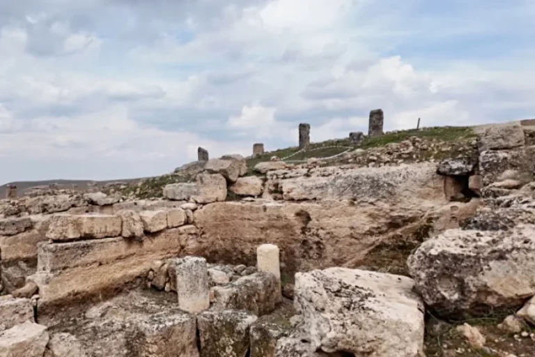 Inscrição antiga na Turquia revela transição do Mitraísmo ao Cristianismo