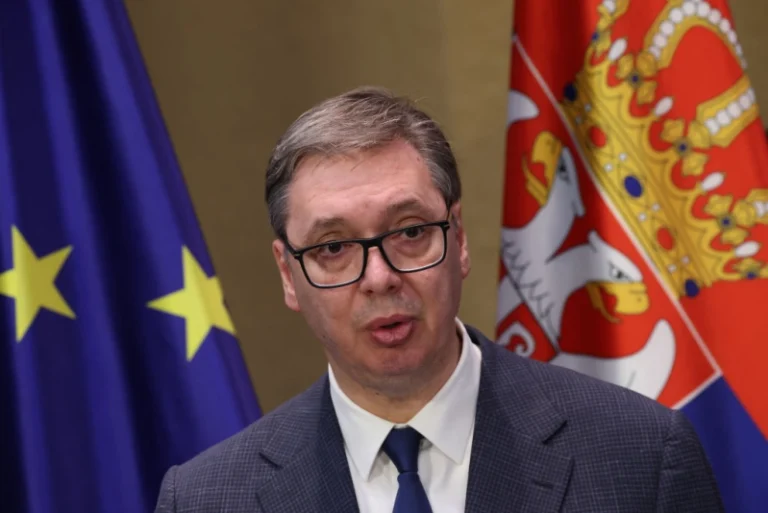 Líderes evangélicos na Sérvia reagem com cautela à renúncia de Vucic