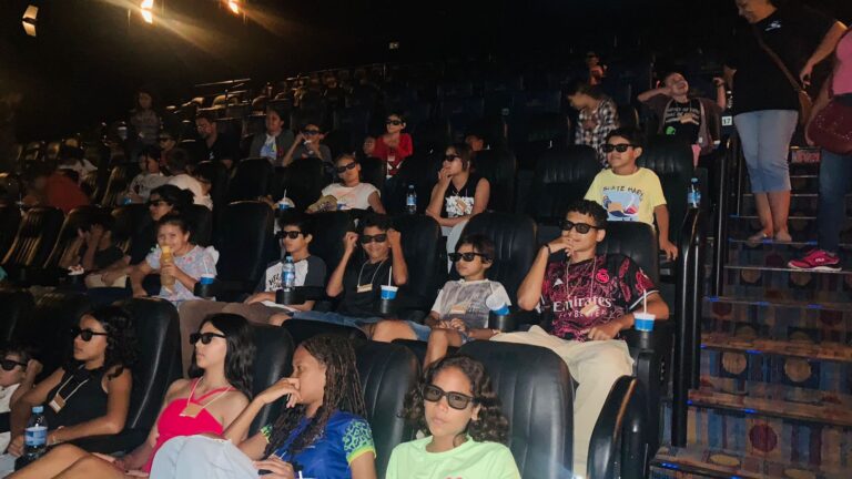 Projeto leva cinema gratuito a 400 crianças em Belford Roxo