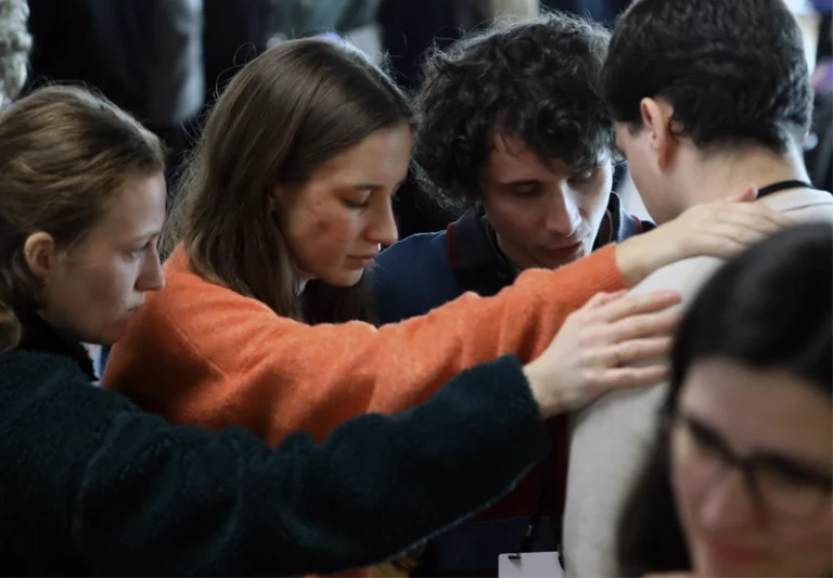 Revive Europe reformula programa de liderança com foco comunitário