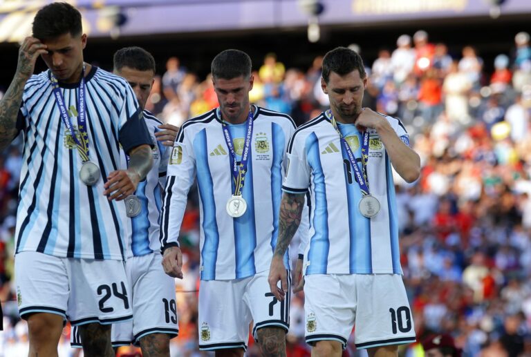 Brasileira na Argentina sofre ameaças após celebrar derrota de time rival