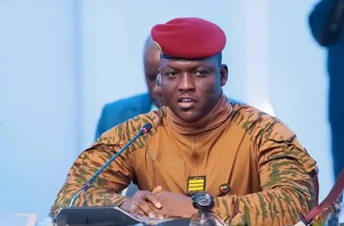 Líder de Burkina Faso rejeita lei Sharia na educação