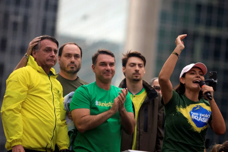 Vídeo de Flávio pode selar paz com Michelle, dizem aliados