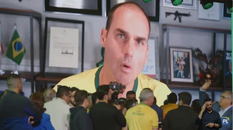 Eduardo promete libertar Bolsonaro se Flávio for eleito