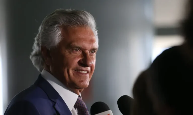 Caiado se projeta como terceira via e critica postura de Lula