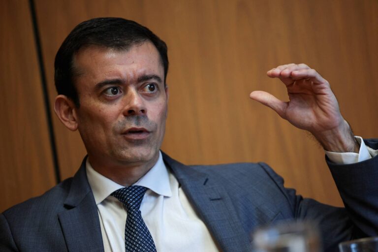 Tesouro pode agir contra alta de taxas, diz número 2 da Fazenda