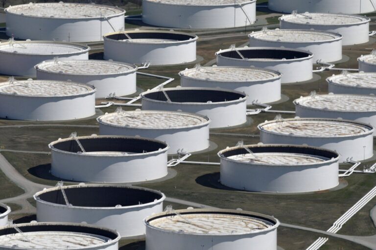 Estoques de petróleo caem 1,69 bilhão de barris na semana