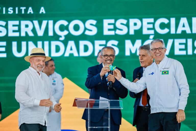 Lula provoca Trump e exalta o SUS em visita de diretor da OMS