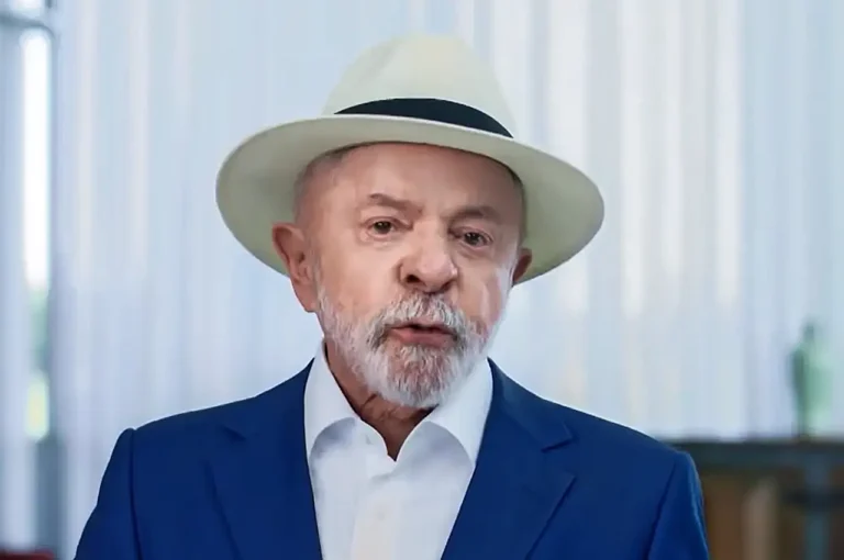 Lula é multado por pedir votos para Marina e Tebet