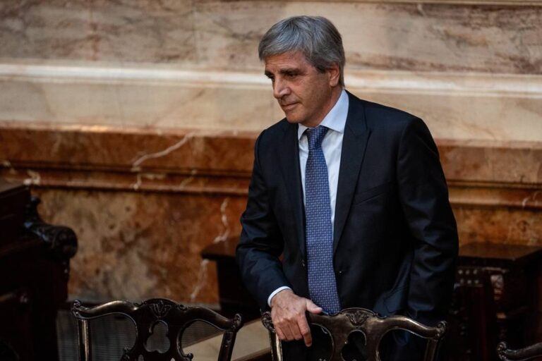 Argentina pagará US$ 4 bi e desafia críticos do plano Milei