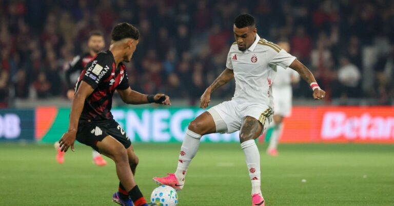 Athletico vence Internacional que se complica no Brasileirão