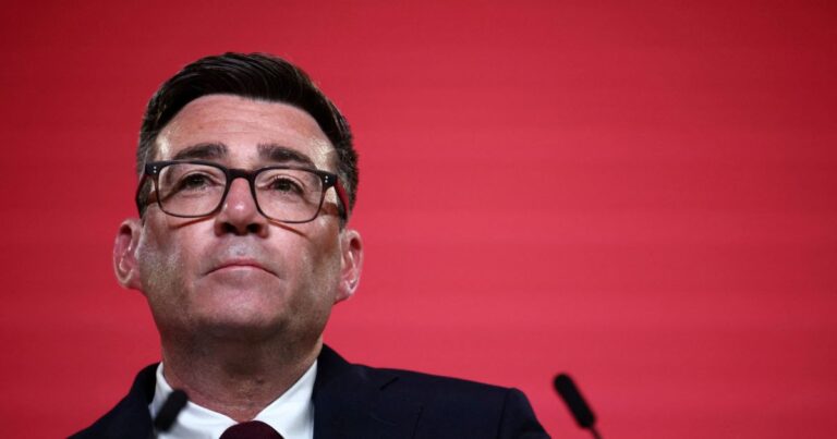 Andy Burnham assume Reino Unido com desafios econômicos