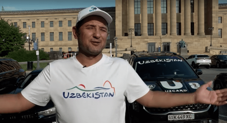 Torcedor do Uzbequistão percorre 17 mil km de carro para Copa