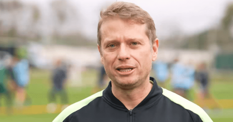 Coritiba anuncia permanência de Fernando Seabra como técnico