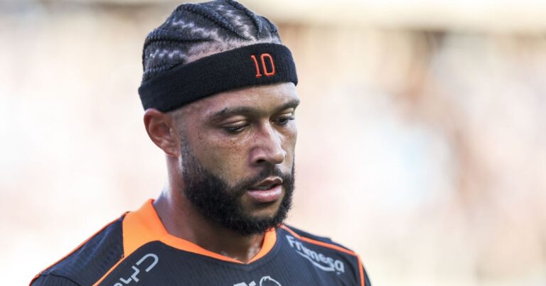 Memphis registra treino e manda recado com futuro incerto no Corinthians