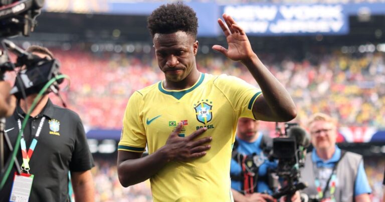 Vinícius Júnior quebra silêncio após eliminação do Brasil