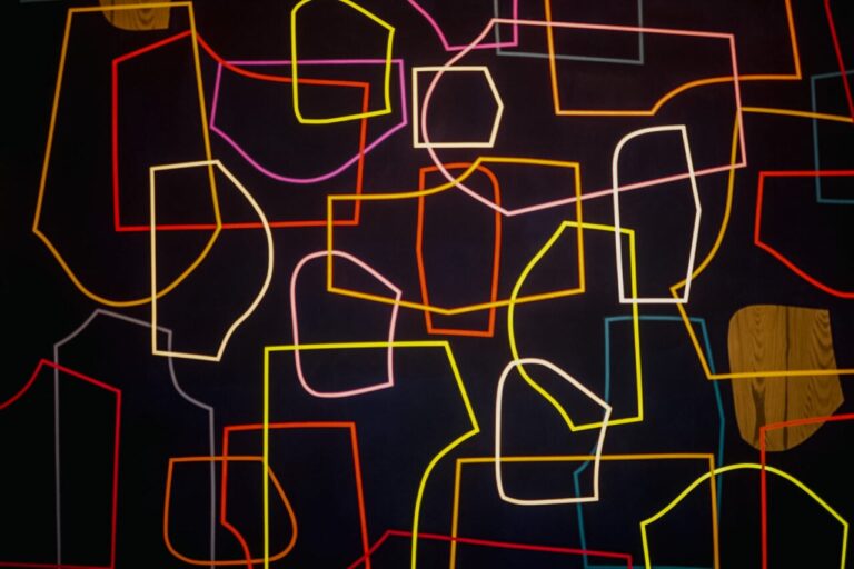 Bienal de Curitiba ocupa Torre do MON com exposição de arte contemporânea