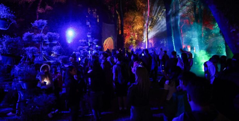 Passeio Público de Curitiba vira parque mágico no inverno