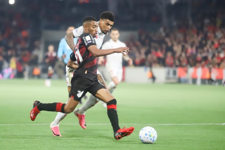 Leozinho completa transformação do futsal para o futebol de campo