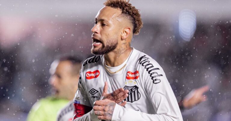 Neymar retorna aos treinos no Santos após férias nos EUA