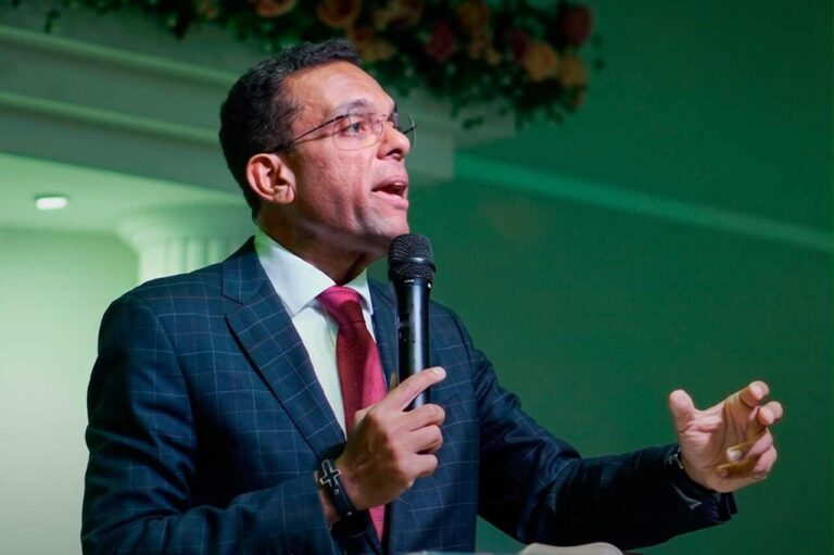 Otoni de Paula defende Michelle e Damares contra campanhas de desqualificação