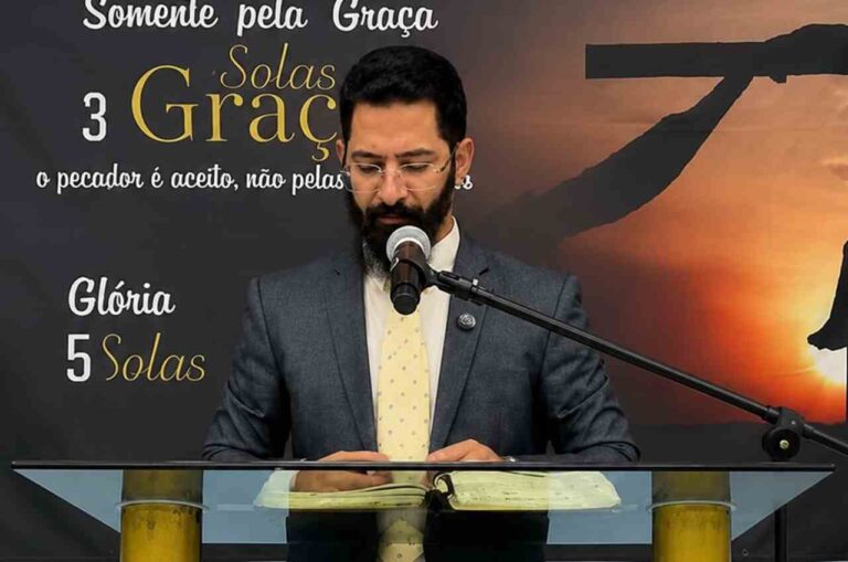 Pastor presbiteriano critica movimento Farmar Aura como prática pentecostal