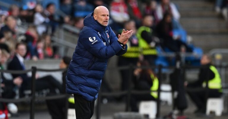 Técnico da Noruega brinca com Ancelotti após classificação