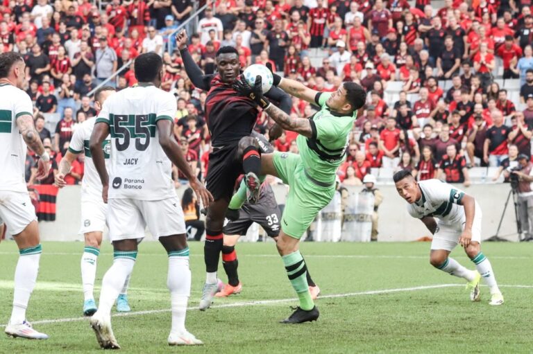 Dupla Atletiba tem três na seleção do primeiro turno do Brasileirão
