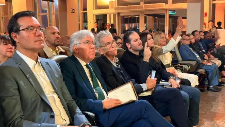 Alex Madureira prestigia conferência bíblica com Hernandes Dias Lopes