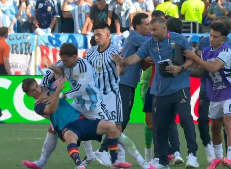 Final da Copa do Mundo tem confusão após apito final
