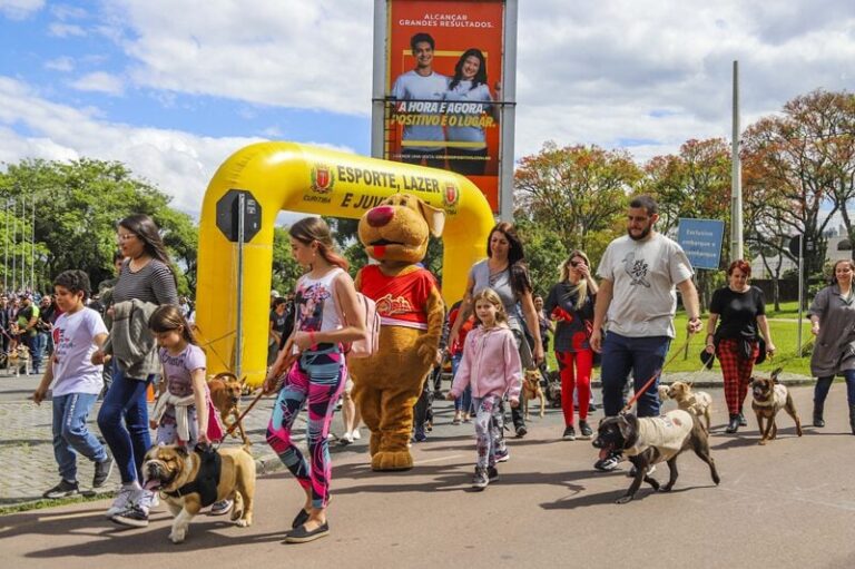 Cãominhada com adoção e microchipagem retorna ao Parque Barigui