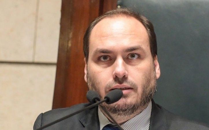 Carlos Bolsonaro será investigado na primeira instância