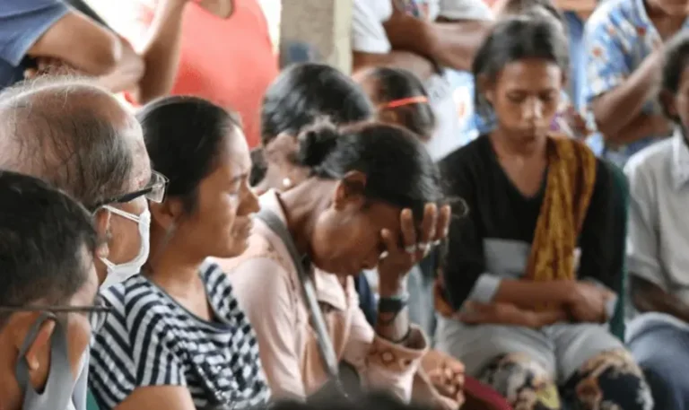 Muçulmanos protestam contra presença de igreja na Indonésia