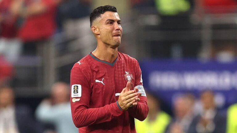 Cristiano Ronaldo chora após eliminação e confirma fim de carreira