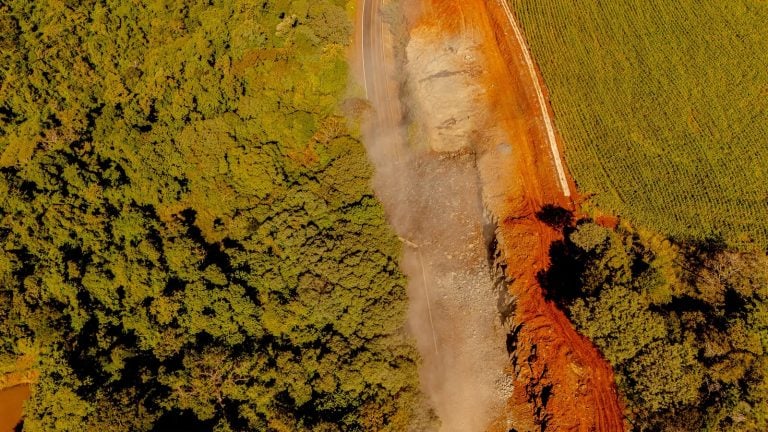 Paraná intensifica detonações de rochas em obras de rodovias