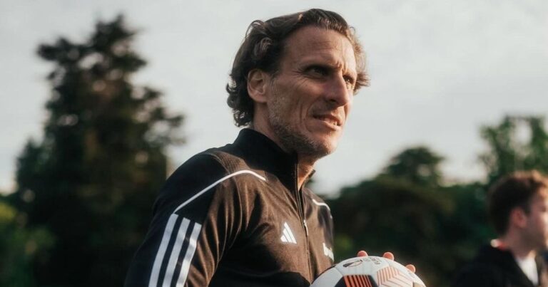 Diego Forlán assume comando interino do Uruguai após saída de Bielsa