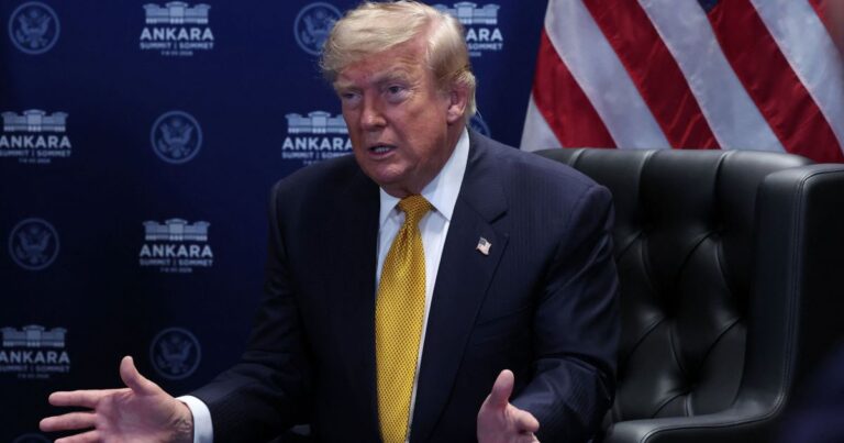 Trump homenageia militares mortos em conflito com Irã