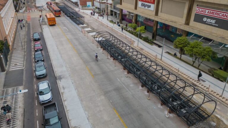 Estação-tubo da Praça Eufrásio Correia começa a ser instalada