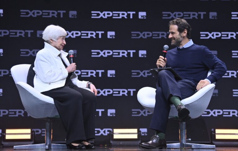 Yellen nega choque de produtividade da IA no mercado atual