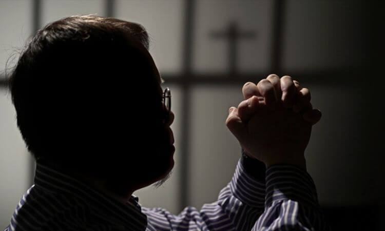 Perseguição religiosa global cresce e ameaça liberdade no Ocidente