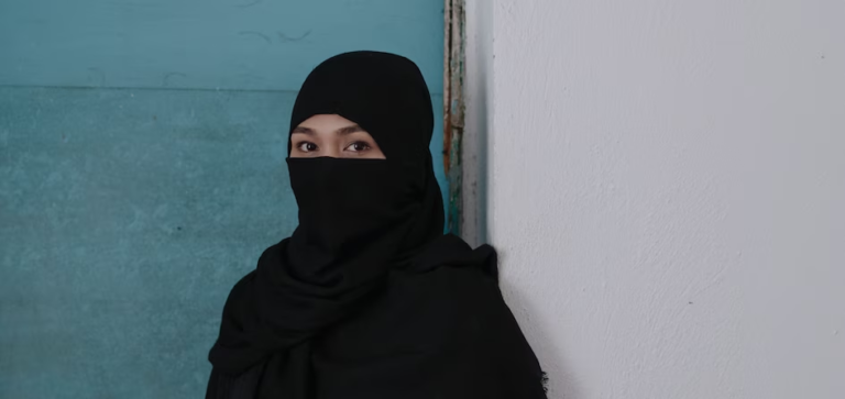 Talibã legaliza violência contra mulheres em novo código penal