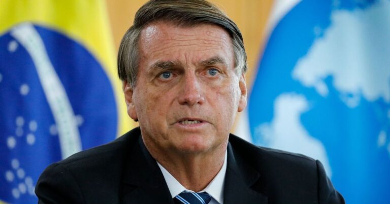 Exército entrega armas de Bolsonaro à PF, mas duas estão desaparecidas