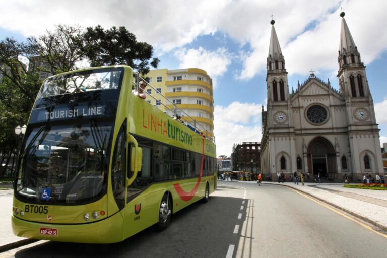 Câmara de Curitiba analisa extinção de cargo de técnico em turismo