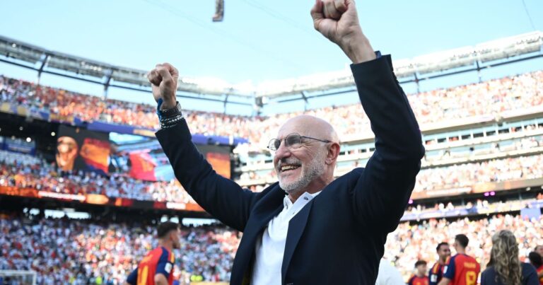 Técnico da Espanha celebra bicampeonato e exalta geração campeã